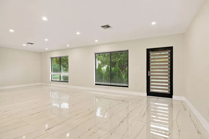 4-web-or-mls-4741-ne-19th-ave