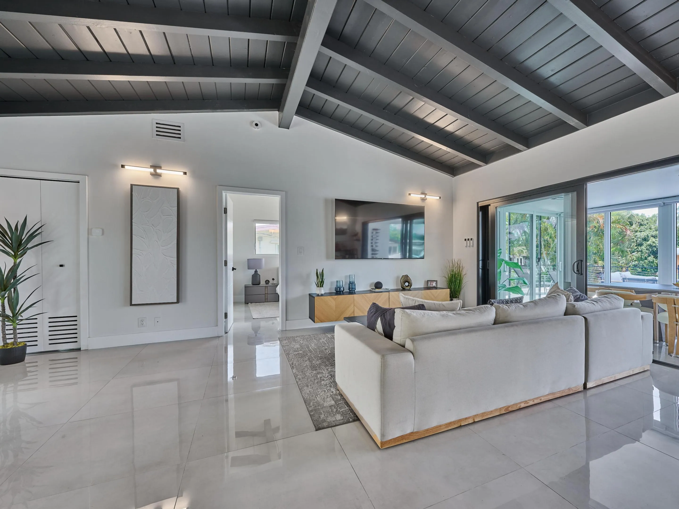(60) Living Room