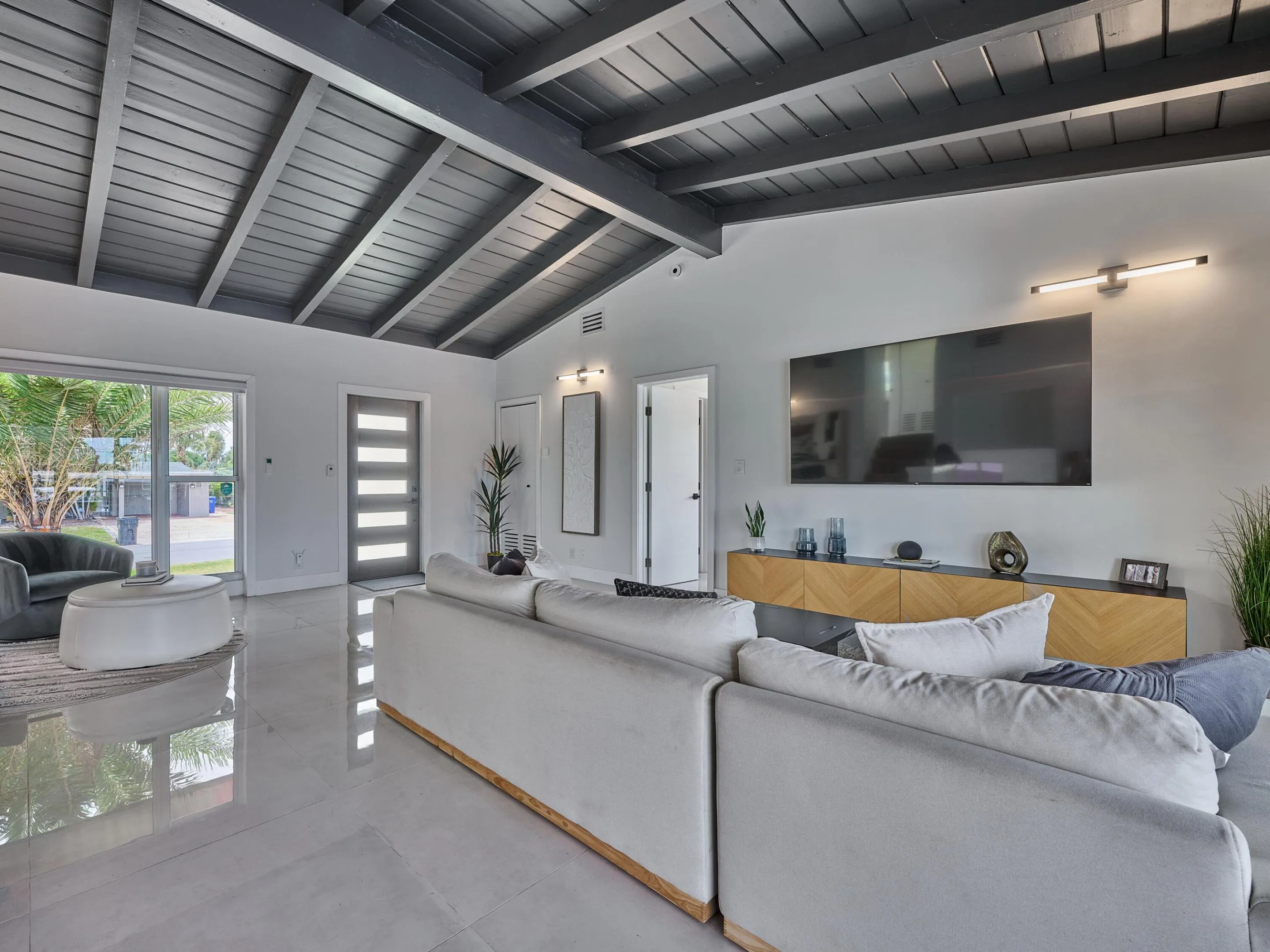 (61) Living Room