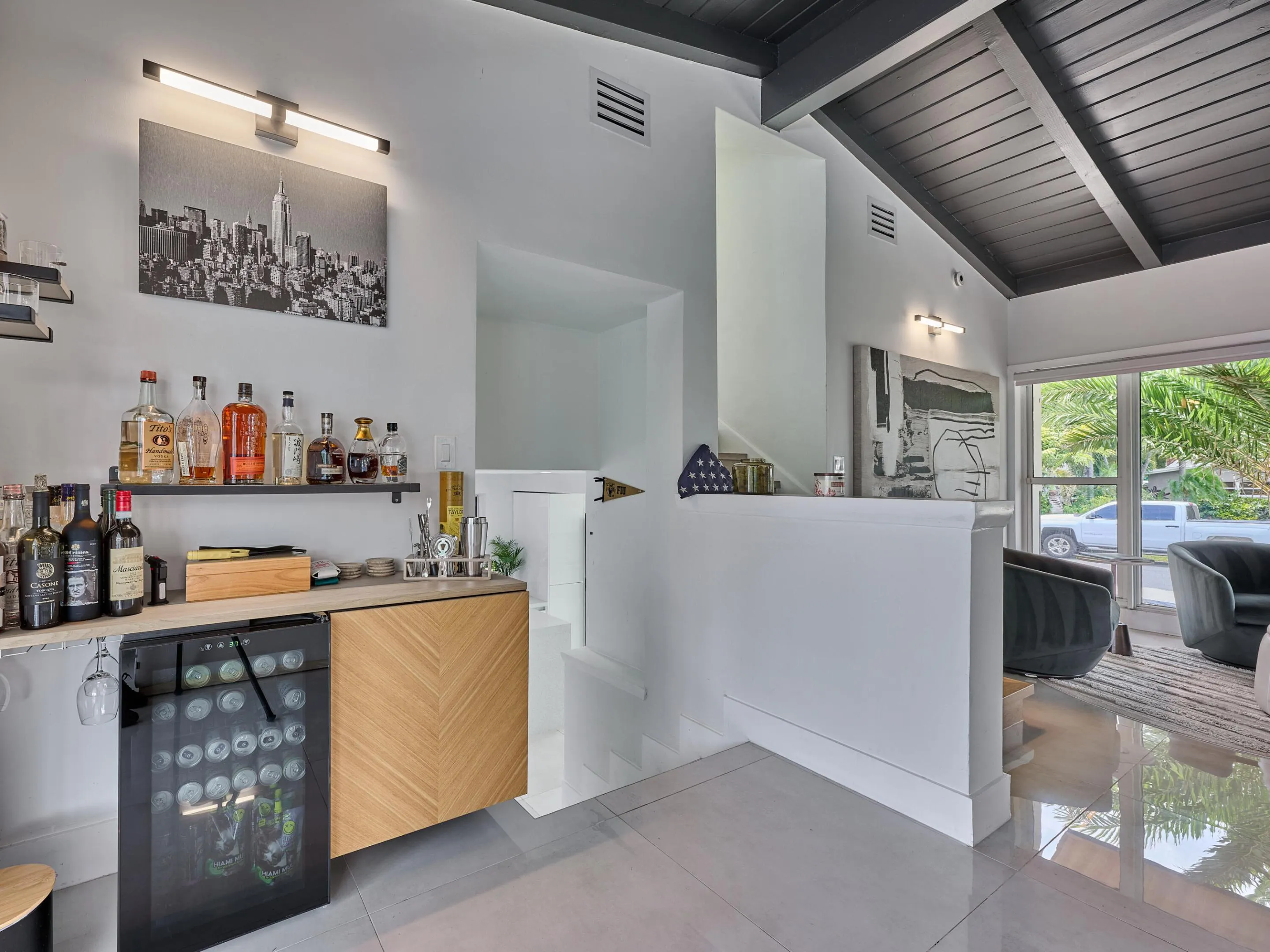 (64) Bar Area