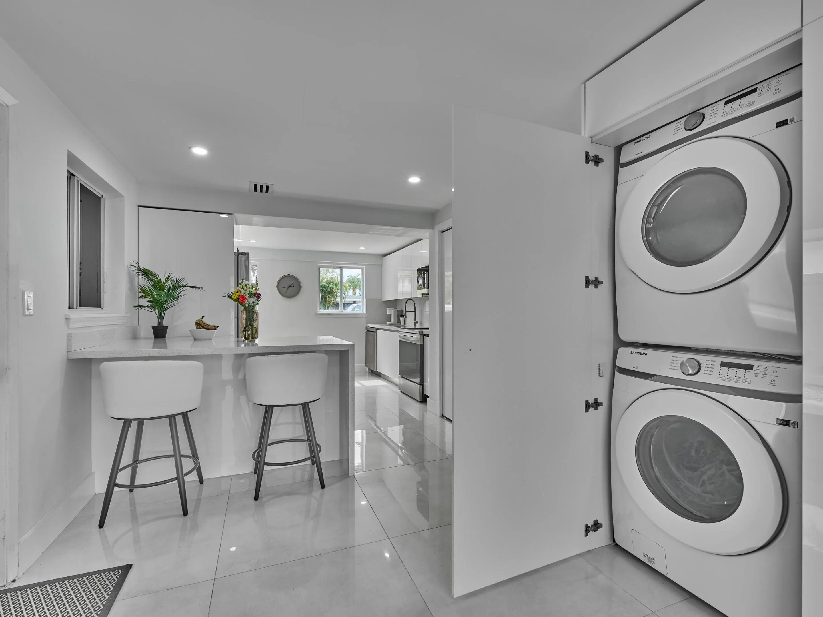 (99) Kitchen w: W&D