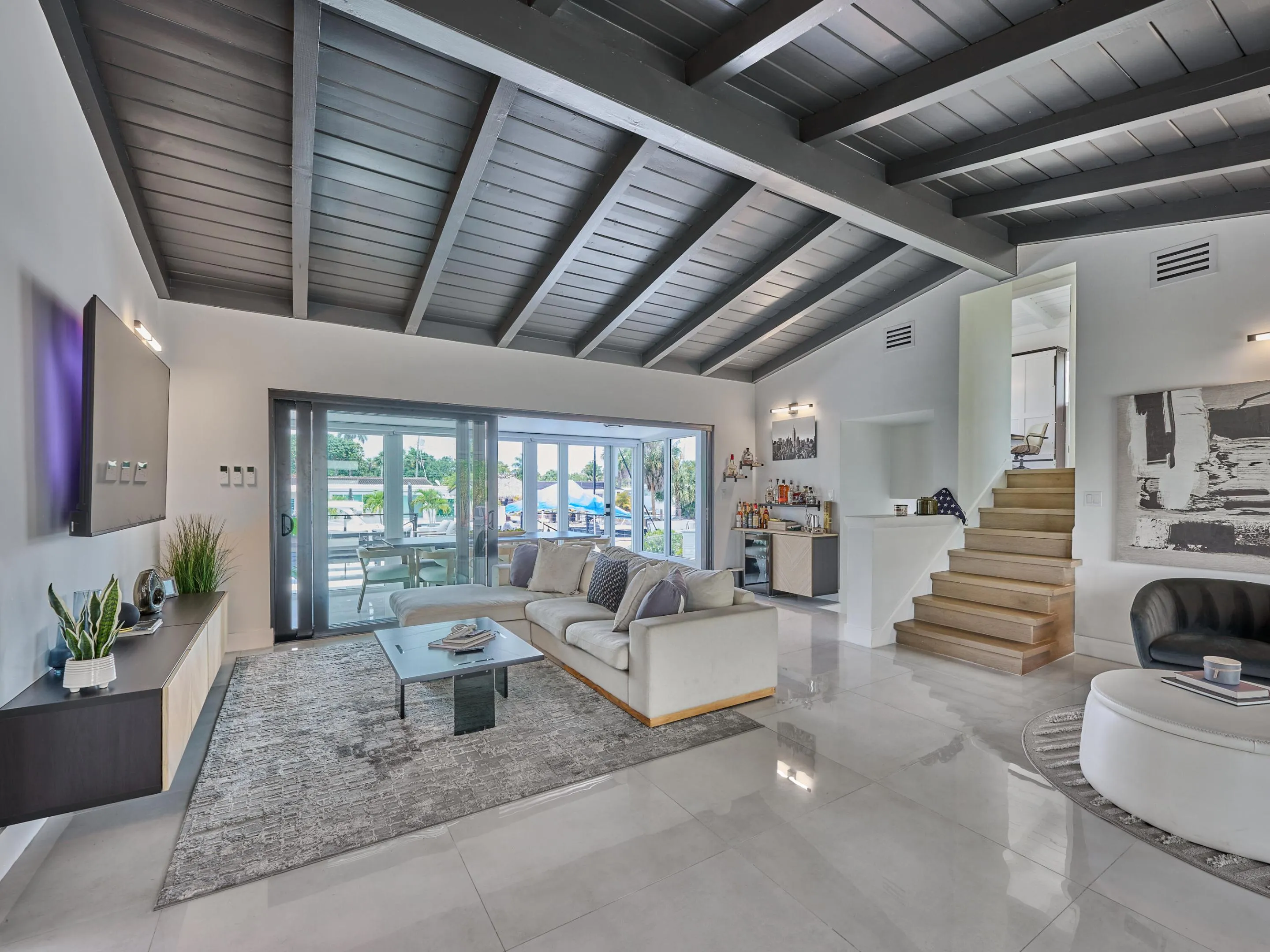 (56) Living Room