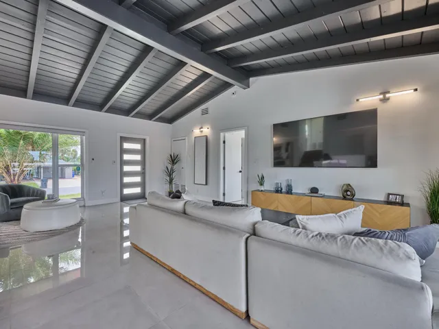 (61) Living Room