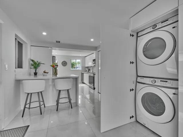 (99) Kitchen w: W&D