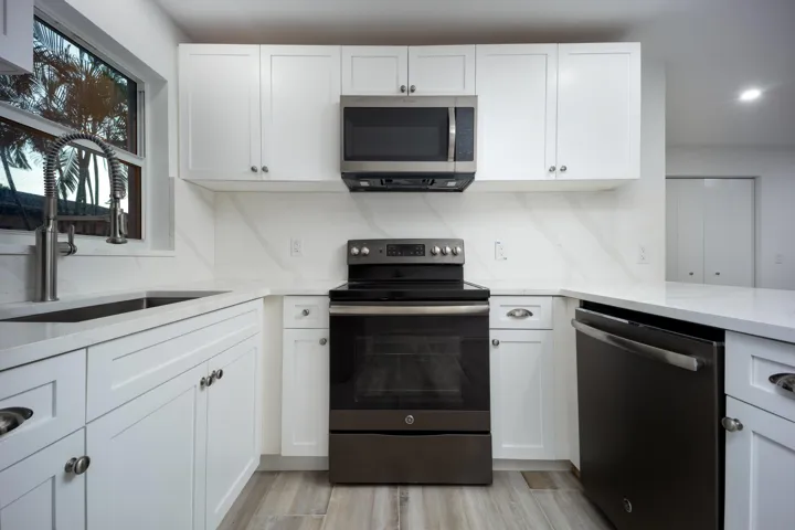 1116 Hernando Street-26