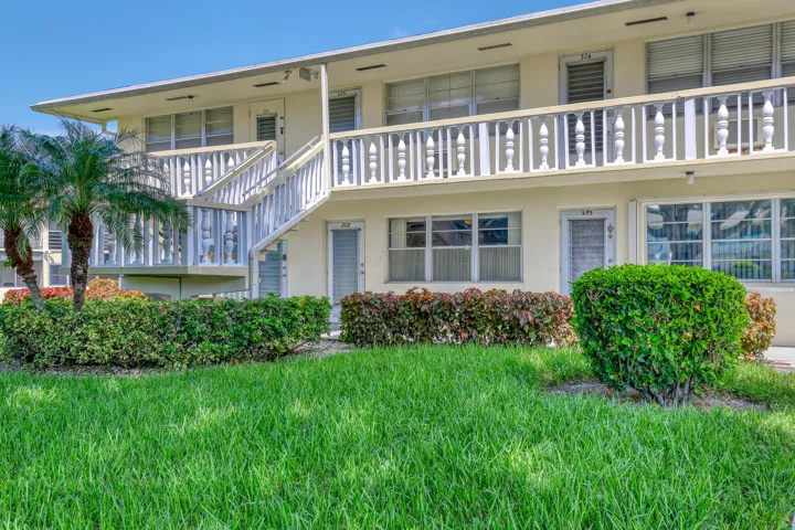 A well-kept community setting with convenient access to your front door