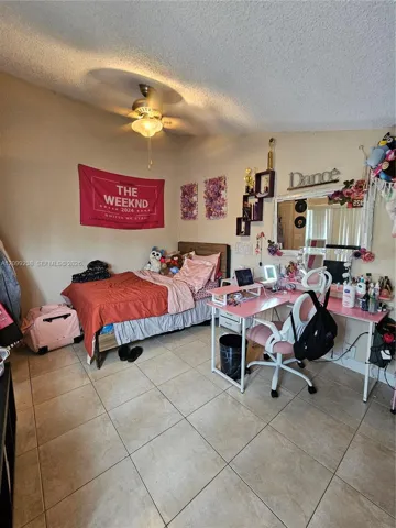Second bedroom - Upstairs