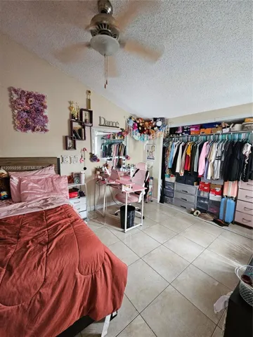 Second bedroom - Upstairs