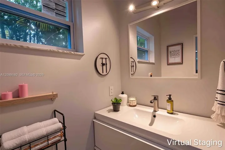 1/2 Bathroom