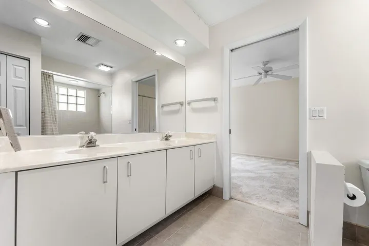 019-23350TorreCircle-BocaRaton-FL-33433-