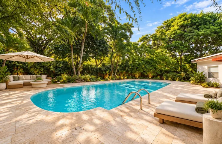 Tropical Backyard Pool Retreat