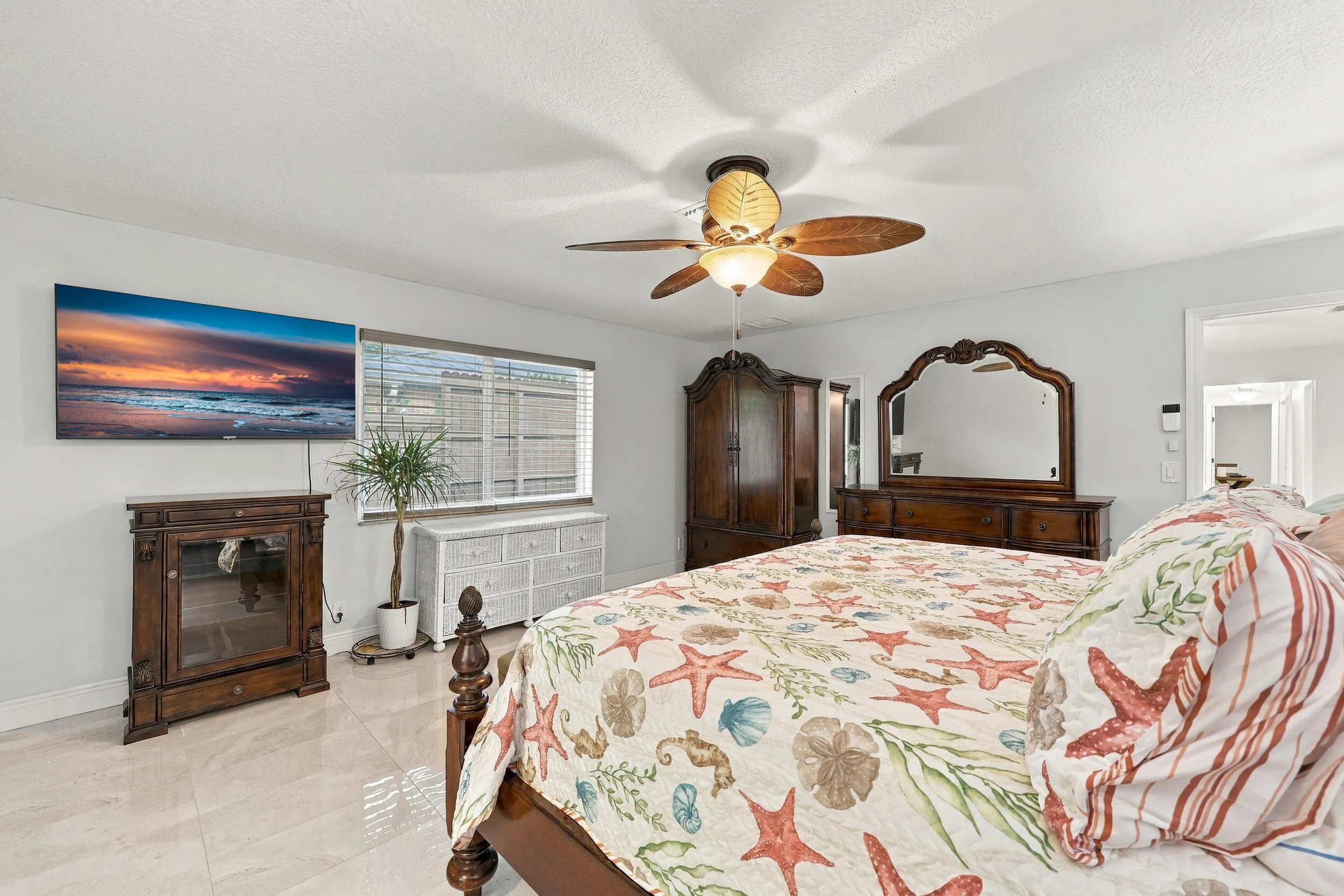 The primary suite has everything you have been looking for: spacious and elegant, with a walk-in closet, a fully updated en-suite bathroom, and lots of natural light.