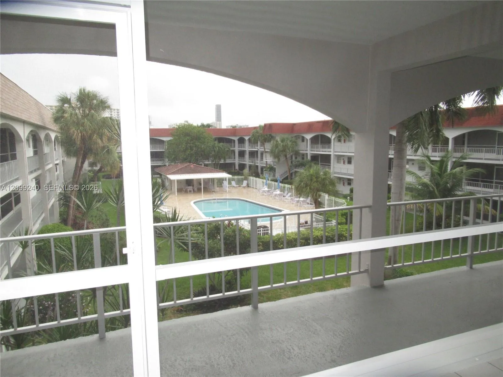 SCREENED PORCH