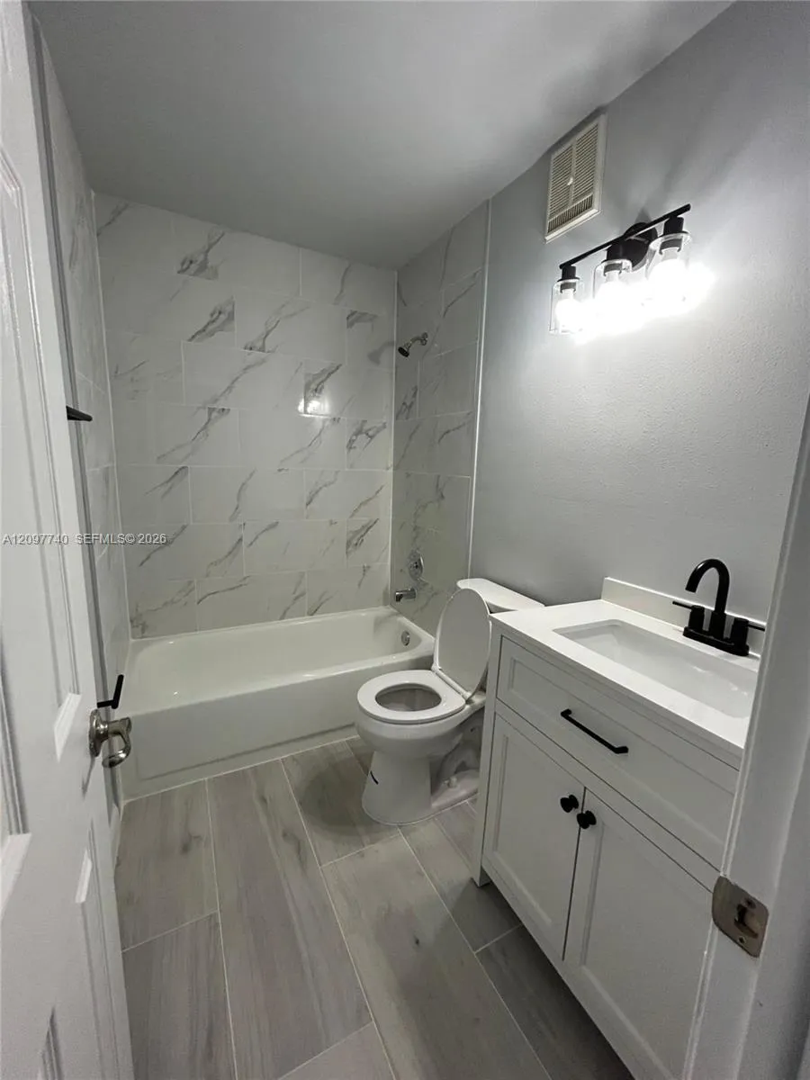 Full Bathroom