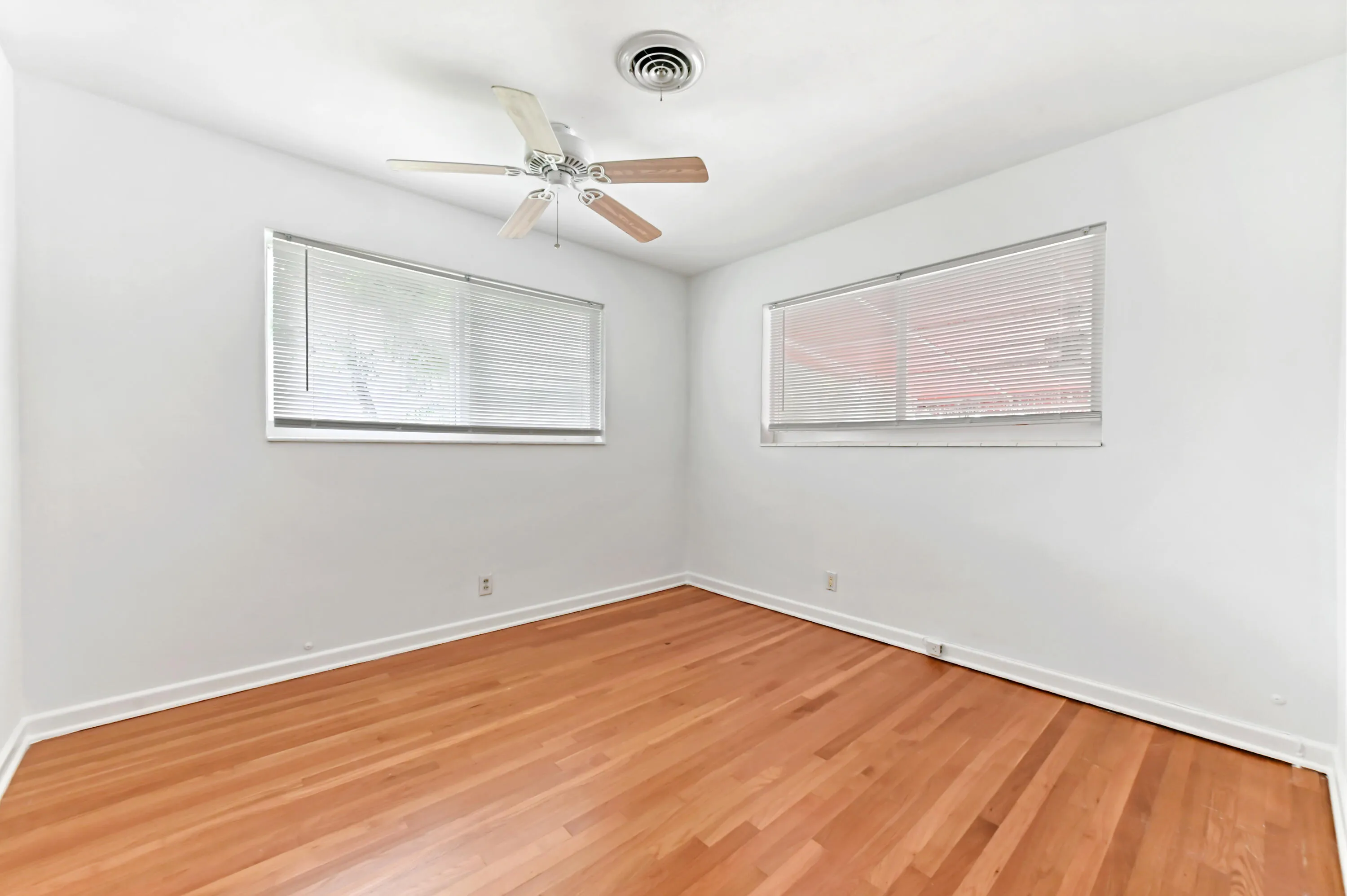 15 Bedroom 01