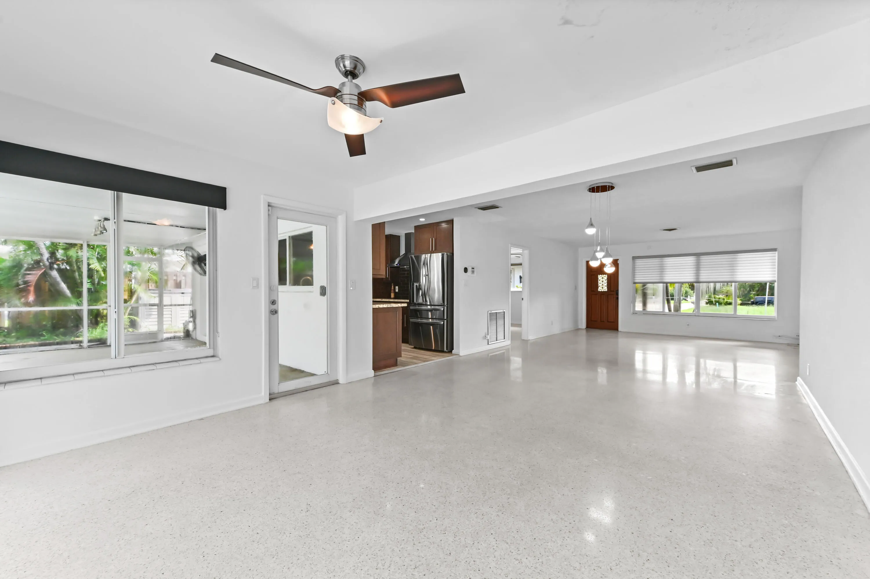 08 Family room 02