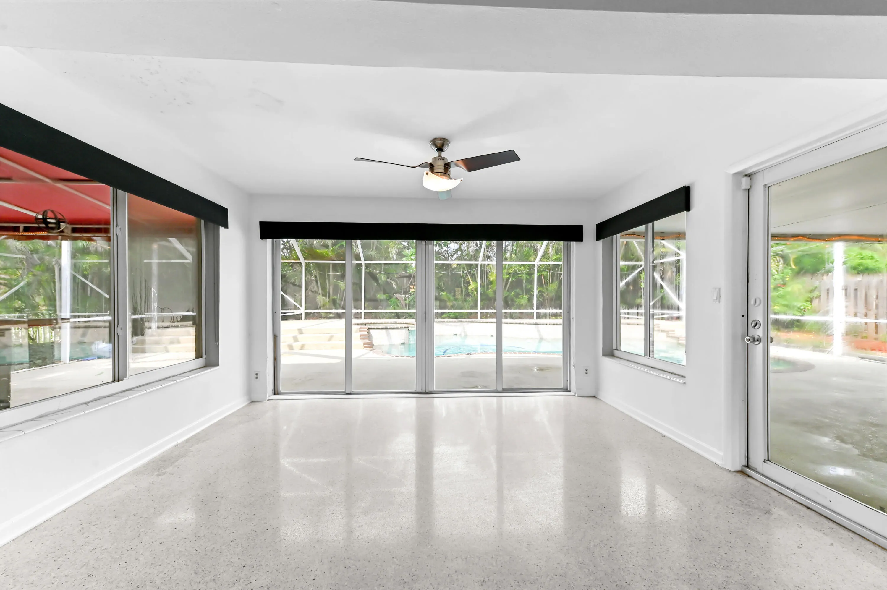 07 Family room 01