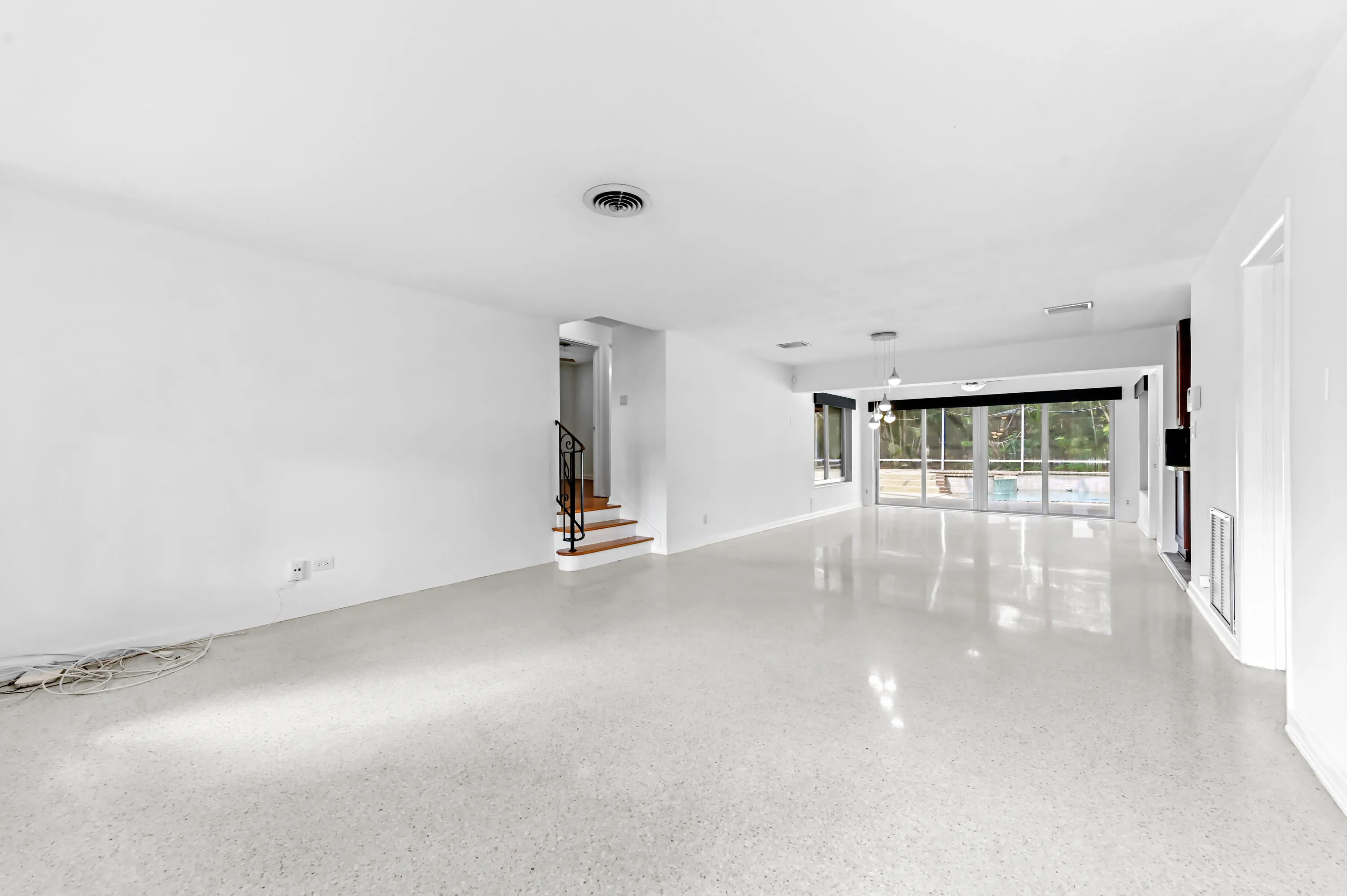 04 Living Room 01