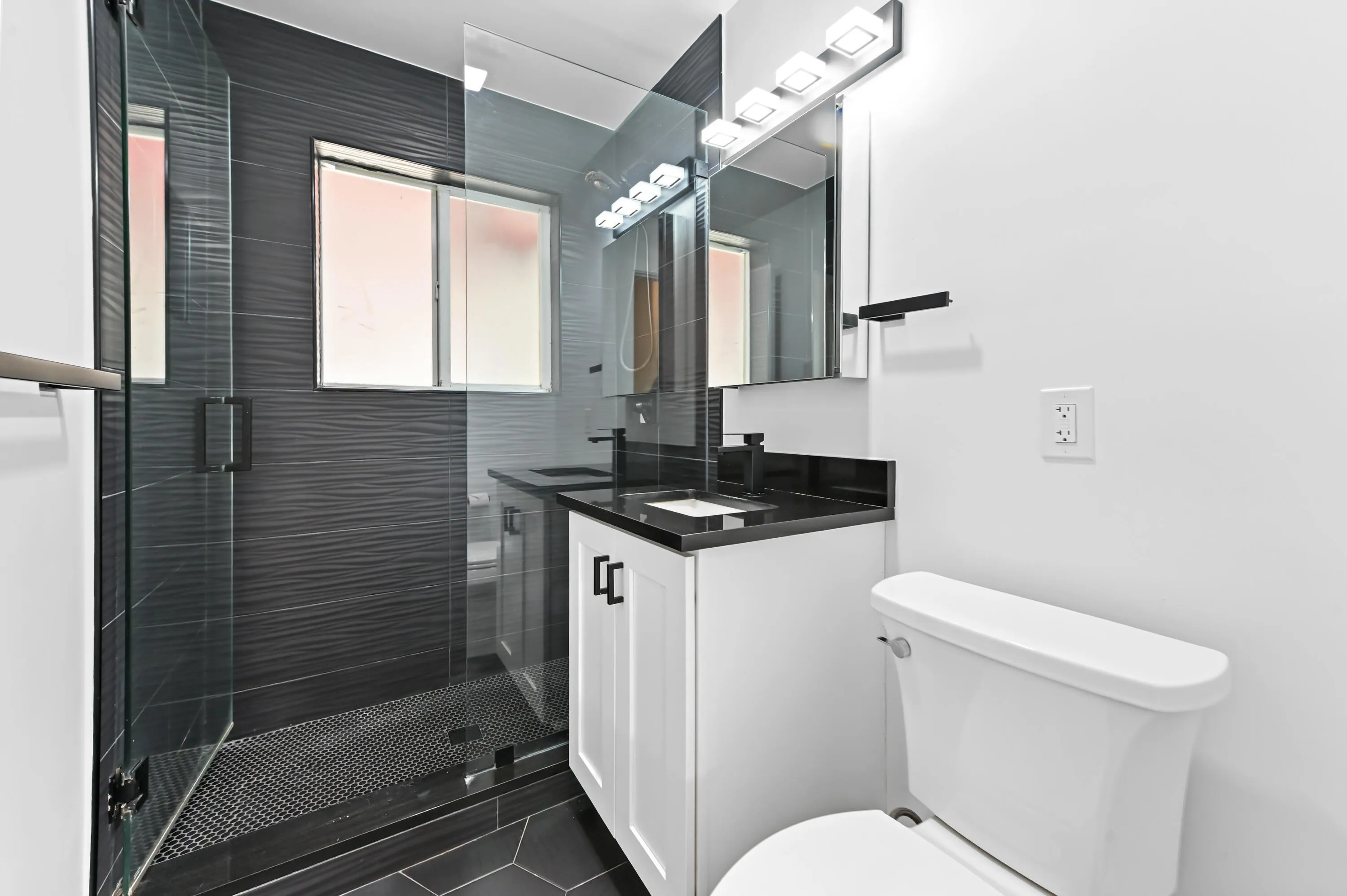 17 Bathroom 01