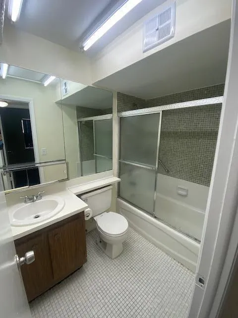 bathroom in second bedroom