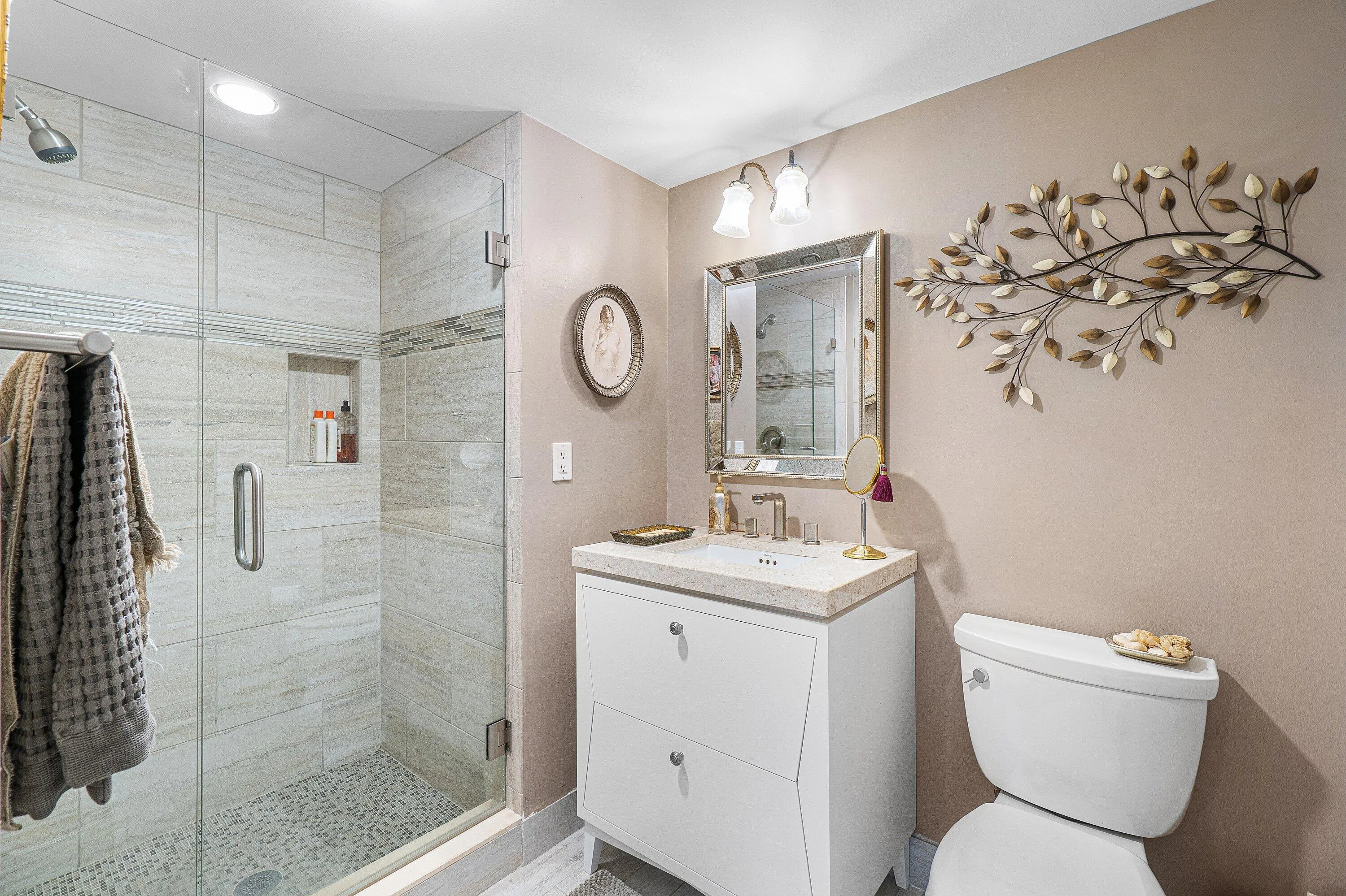 Glass-enclosed shower with a tiled surround and integrated niche