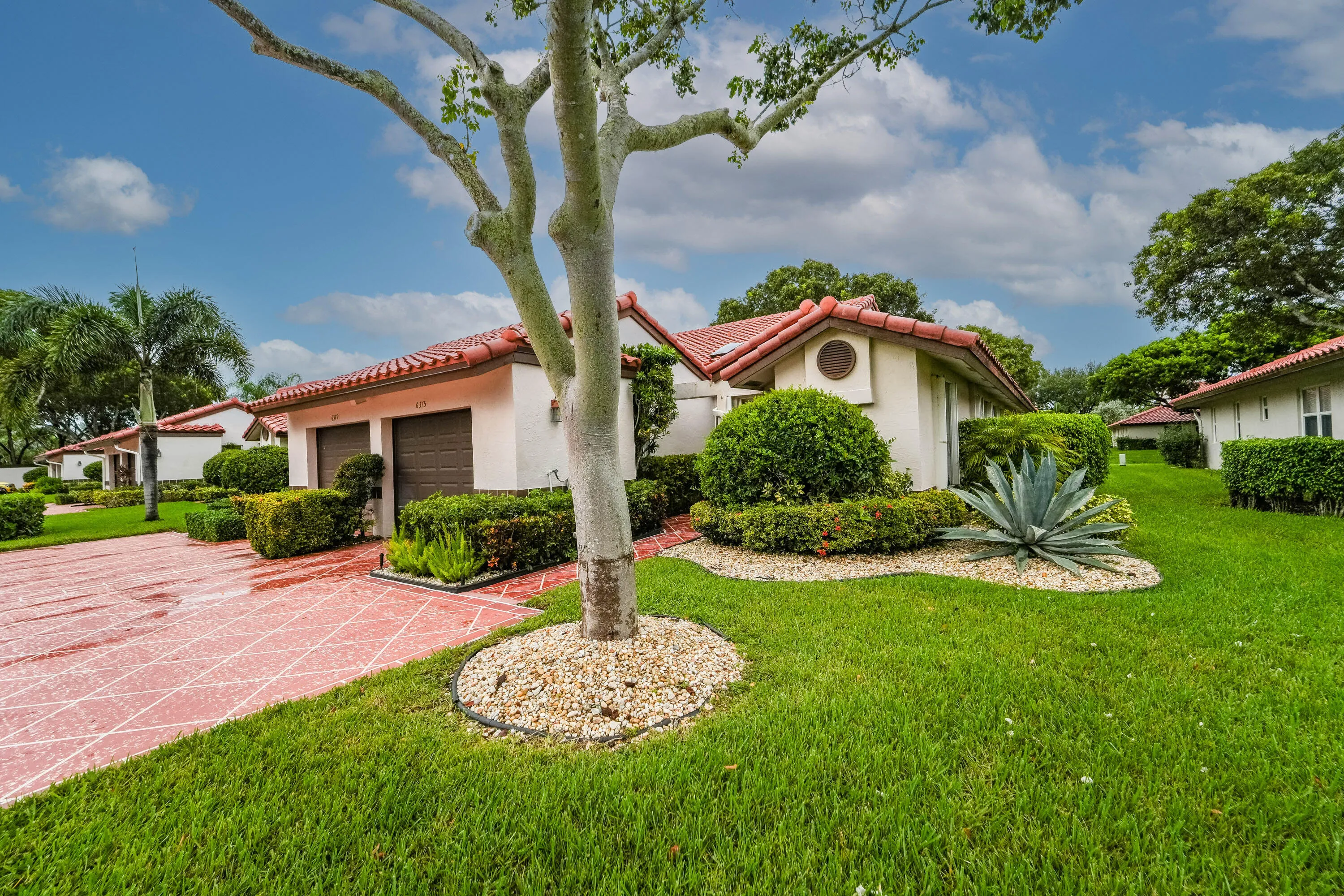 6375 mill pointe circle-11