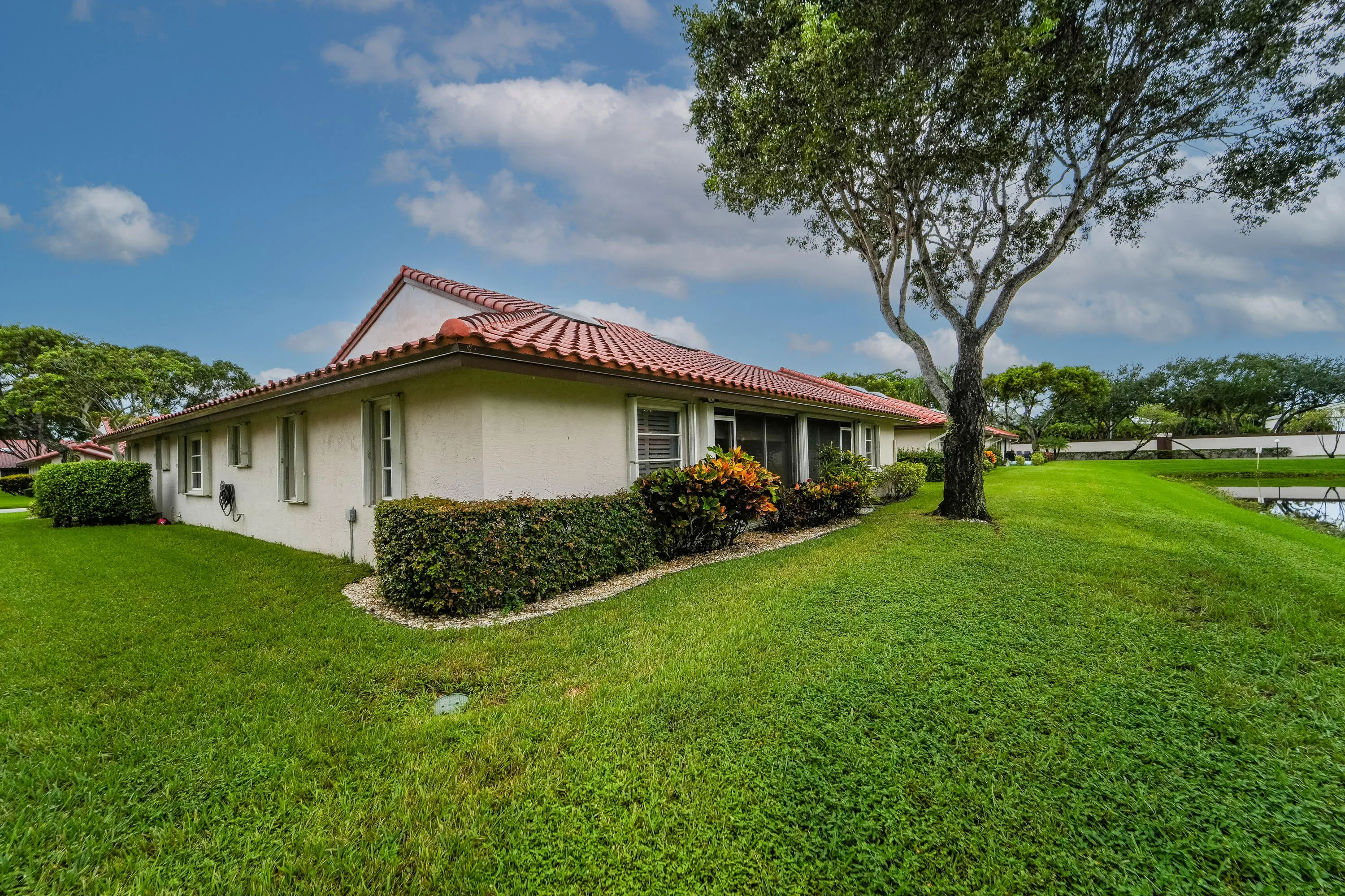 6375 mill pointe circle-5