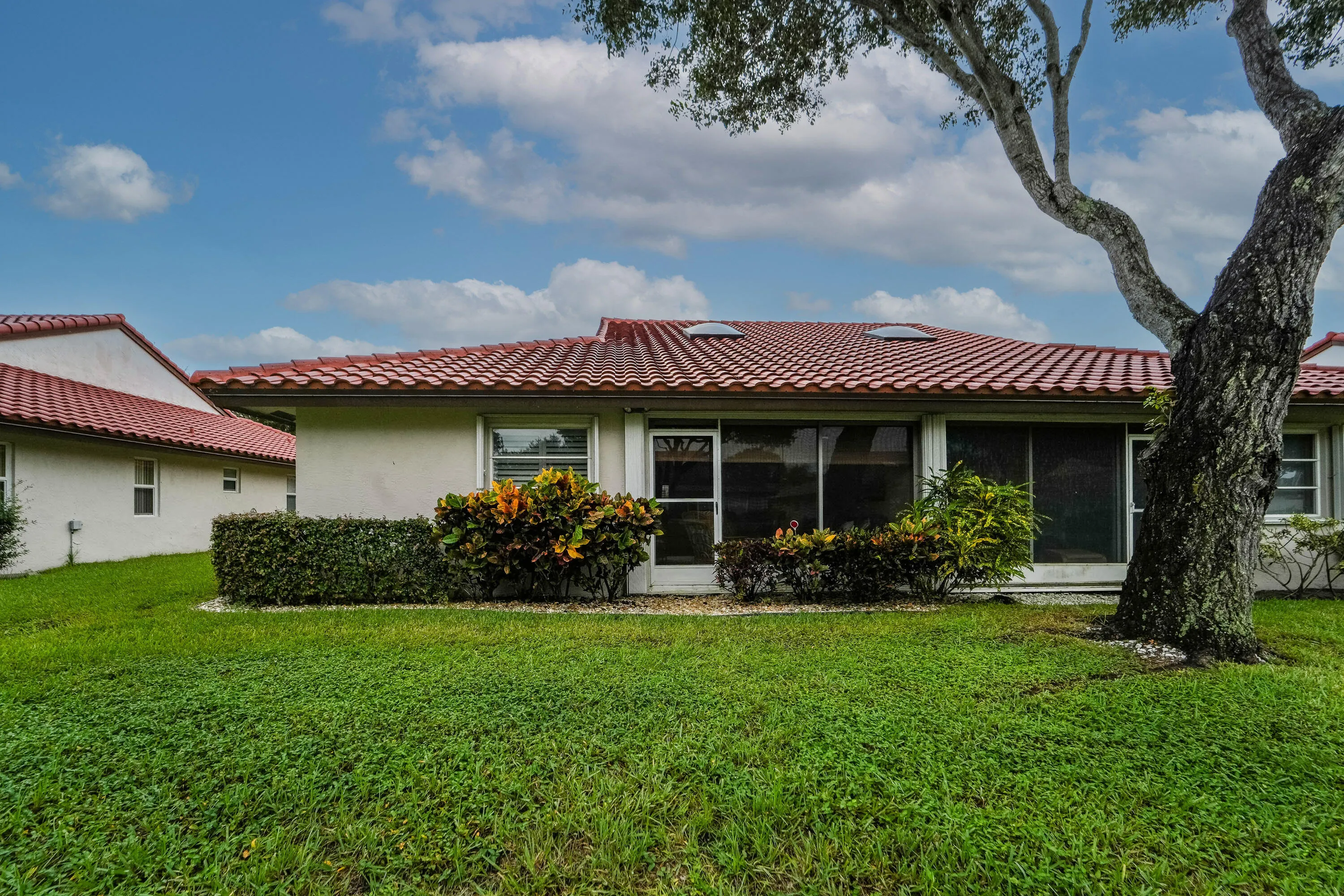 6375 mill pointe circle-8