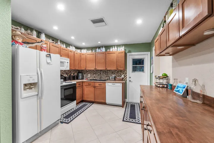008-7416CoconutDr-LakeWorth-FL-33461-SMA