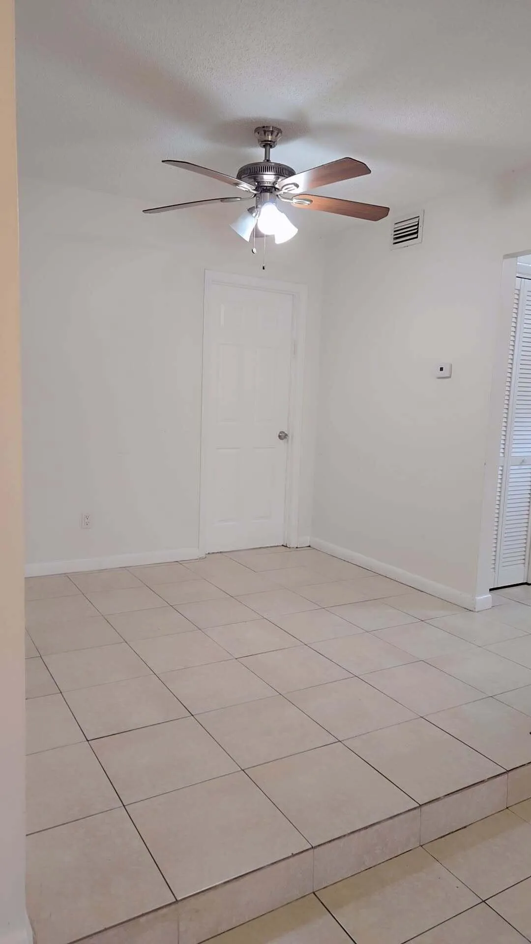 2521MANORA12