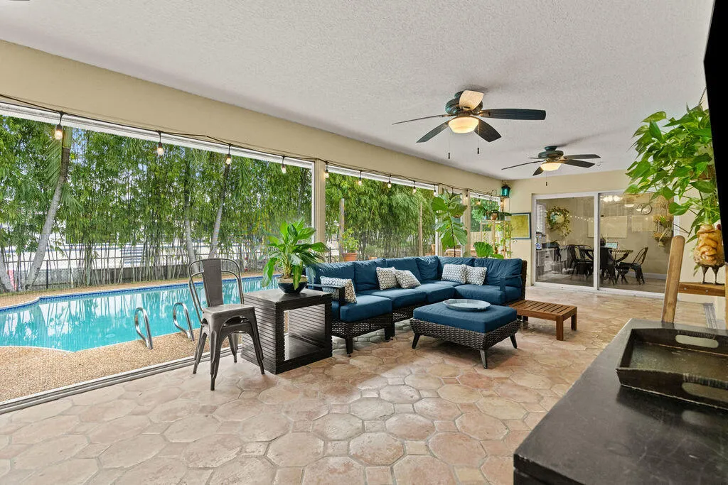 Large Screened Patio