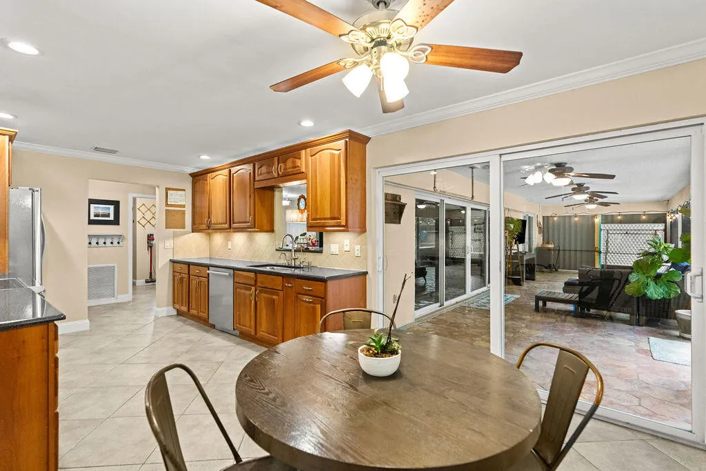 Breakfast Nook/Kitchen