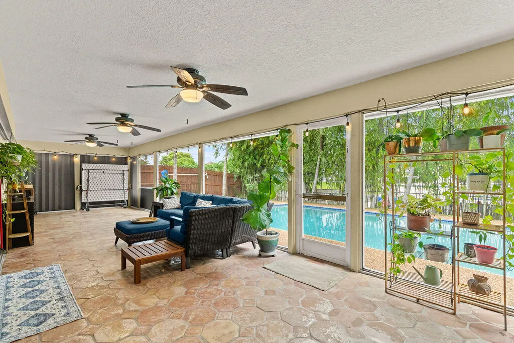Large Screened Patio
