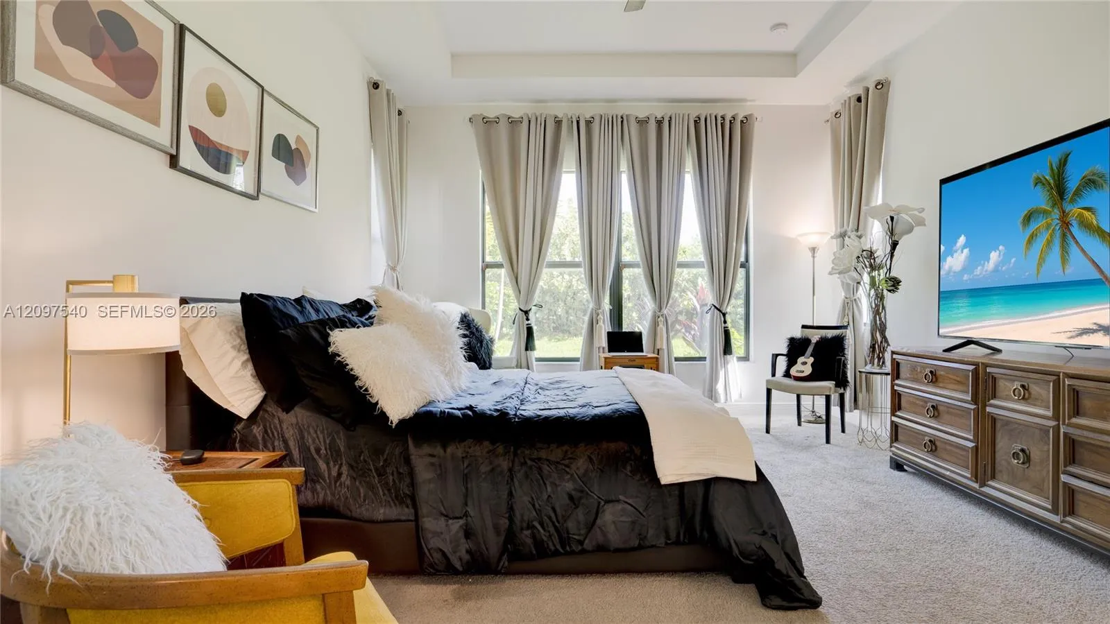 MAIN BEDROOM