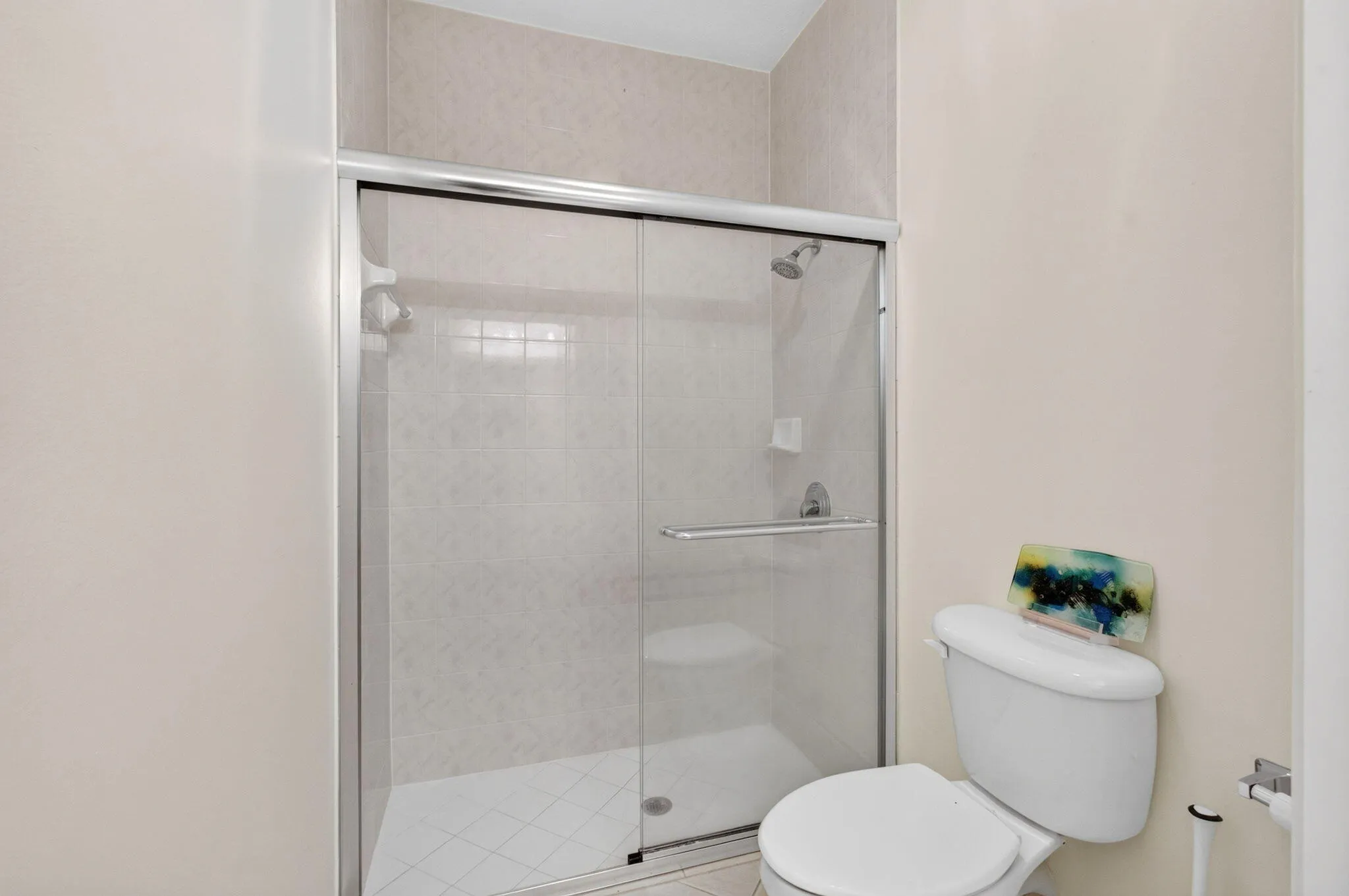 Seperate Shower & Loo