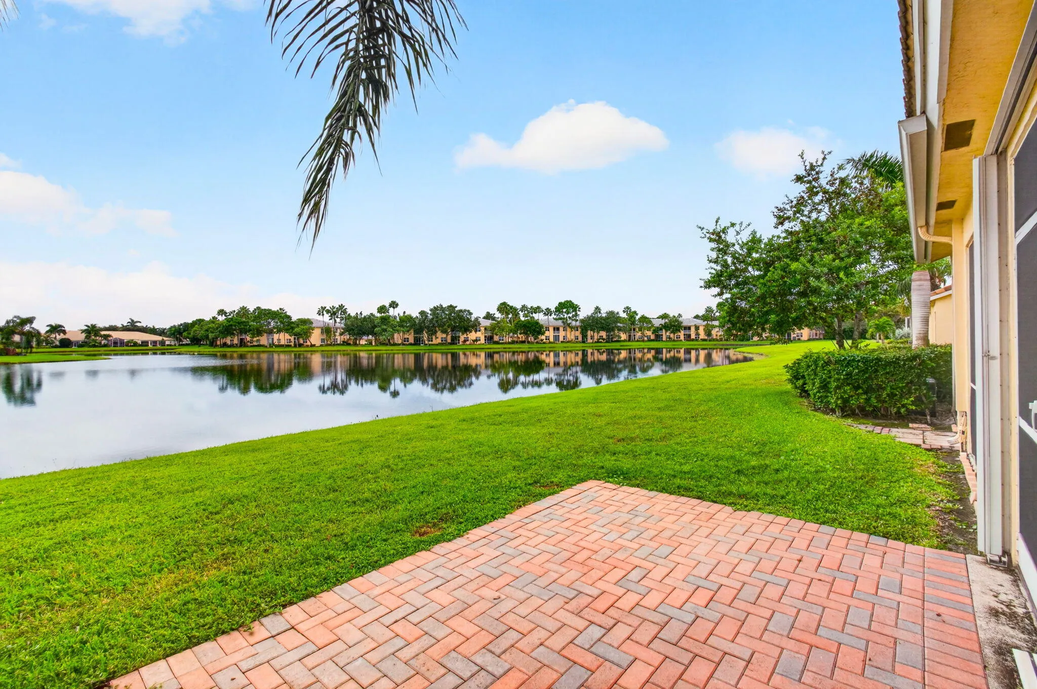 19patio to lake