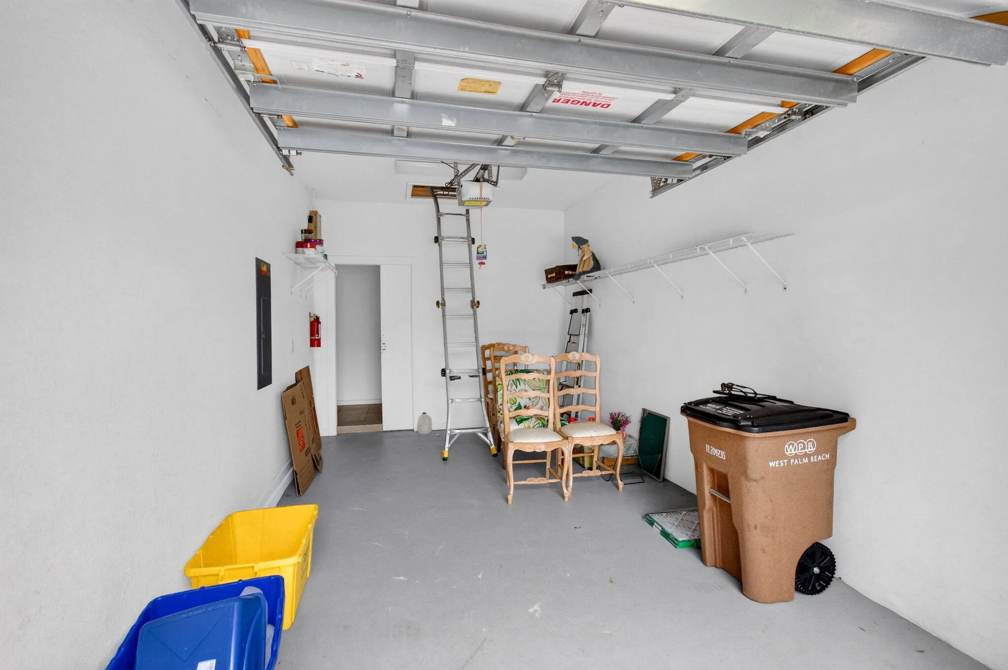 1-Car Garage w Attic Storage