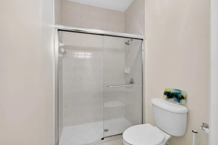 Seperate Shower & Loo