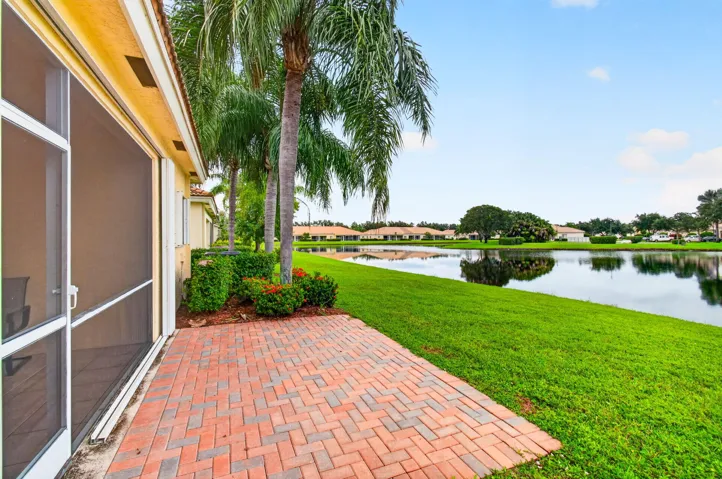 19ext patio & lake