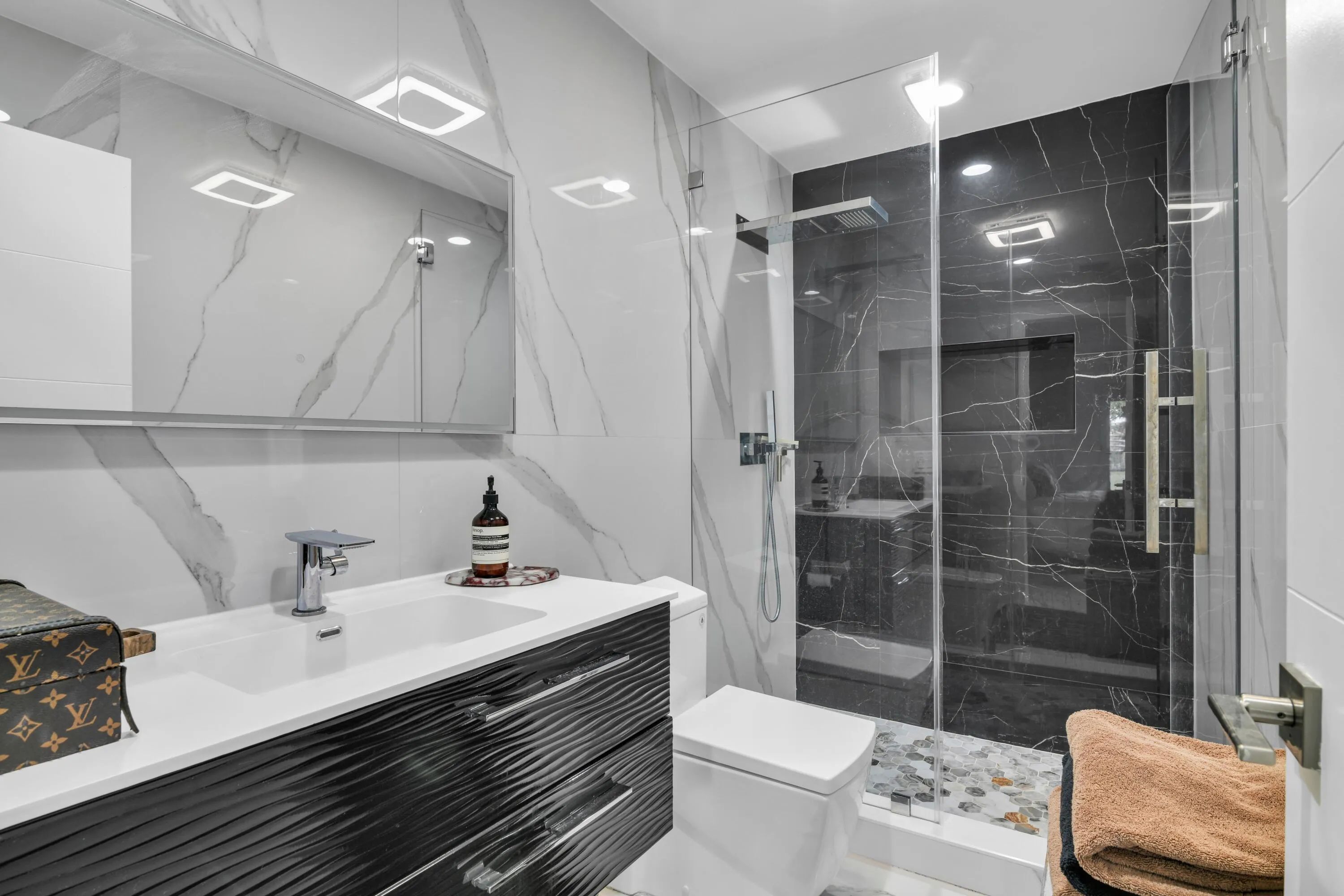 White stone-finish tile walls with gray veining