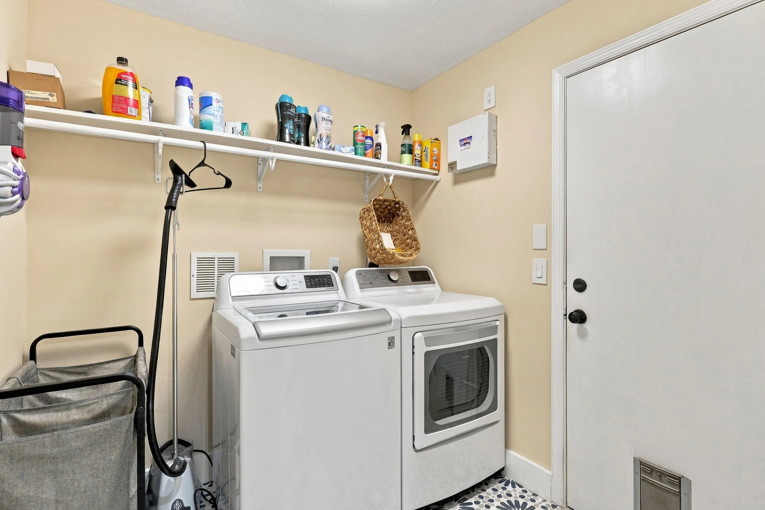 A first-floor laundry room and mudroom attach to the pedestrian door to the garage.