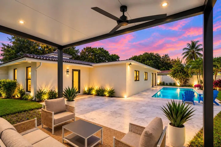 Luxurious Twilight Patio and Pool Retrea