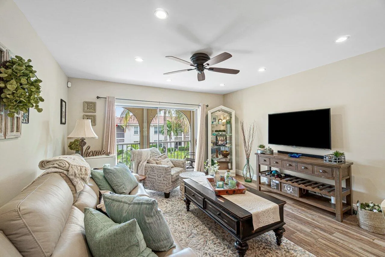 015-250Northeast20thStreet-2300-Boca-FL-