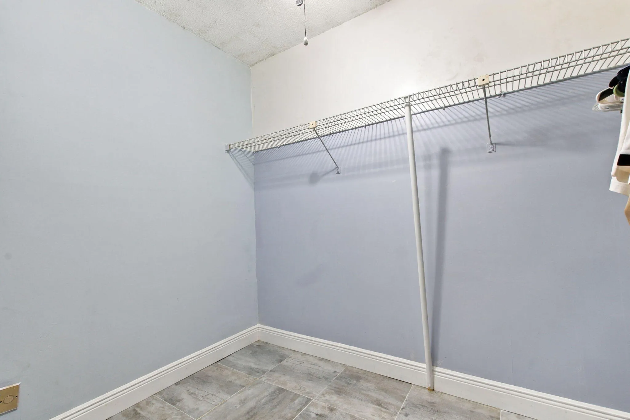 16-web-or-mls-1502-whitehall-dr-305