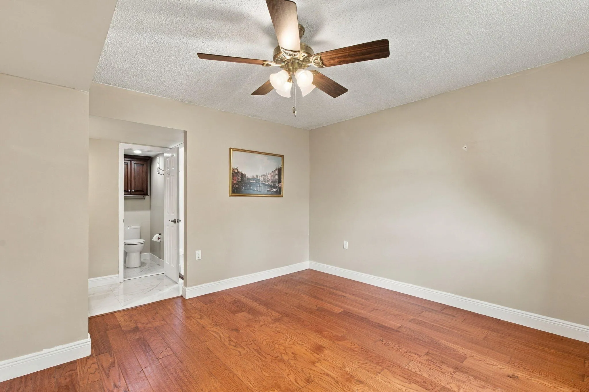 11-web-or-mls-1502-whitehall-dr-305