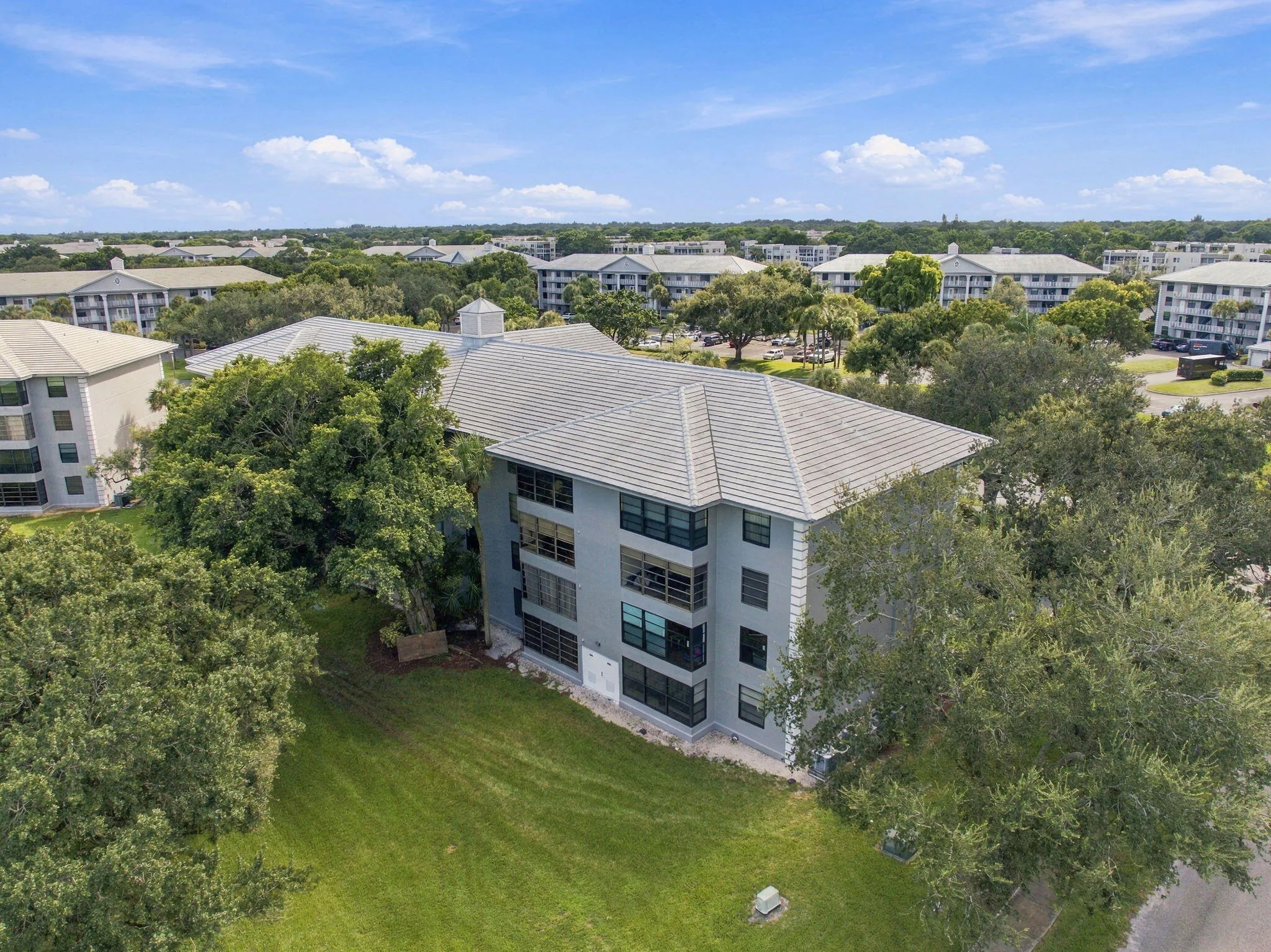 24-web-or-mls-1502-whitehall-dr-305