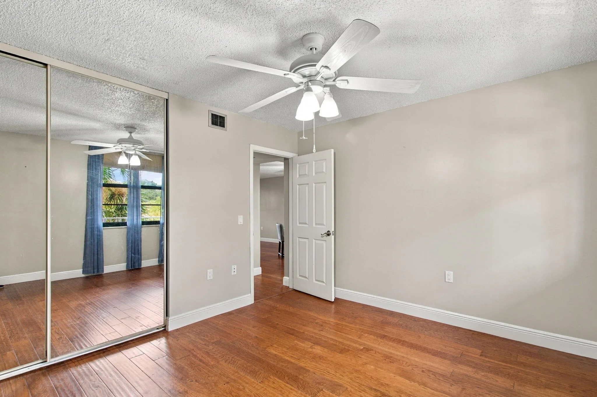 18-web-or-mls-1502-whitehall-dr-305