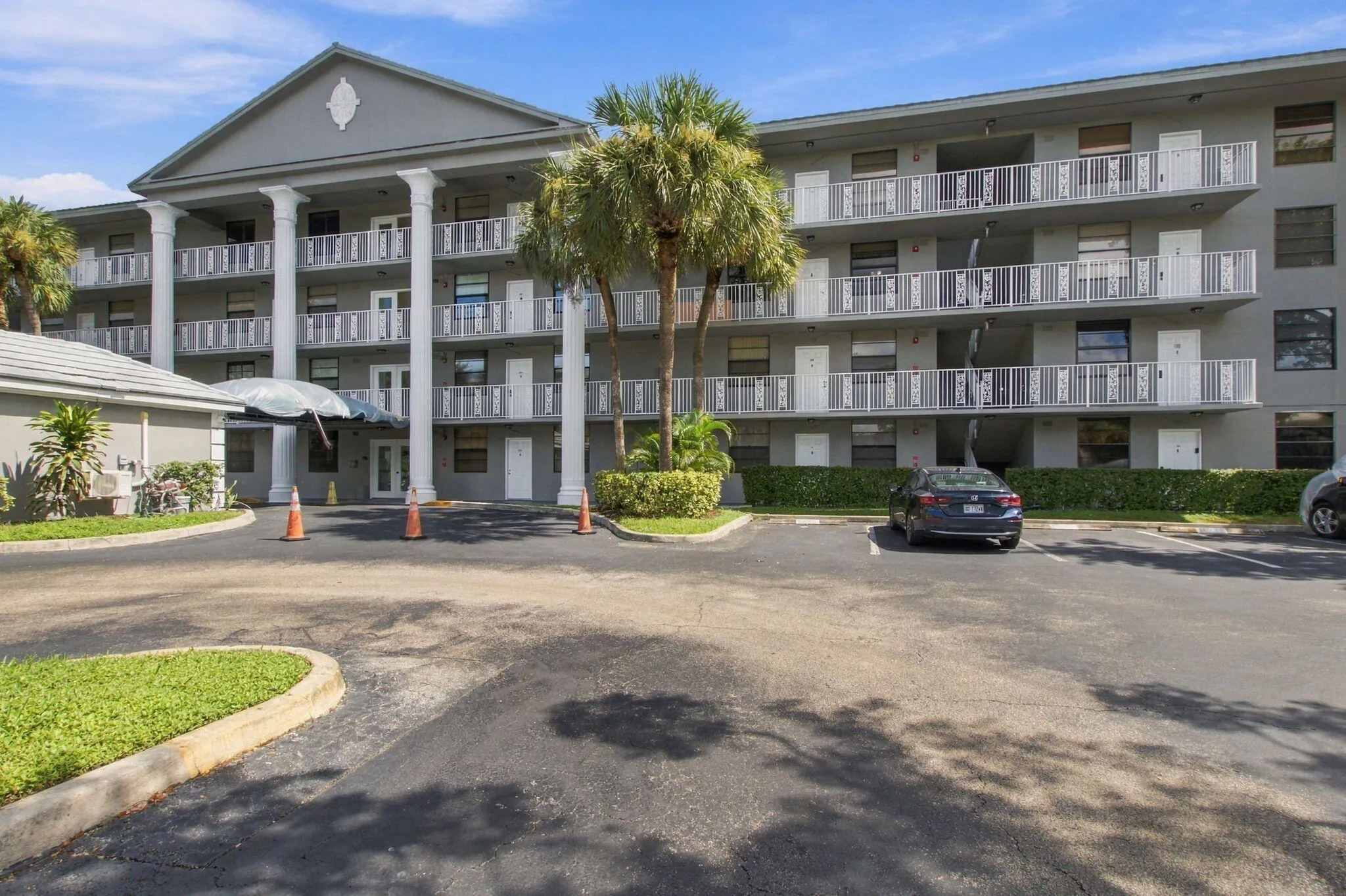 1-web-or-mls-1502-whitehall-dr-305
