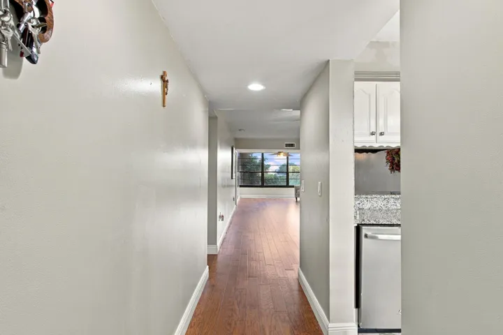 3-web-or-mls-1502-whitehall-dr-305