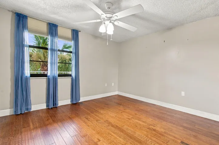 17-web-or-mls-1502-whitehall-dr-305